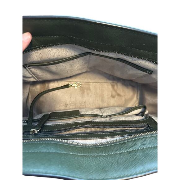 Medium Michael Kors Green Selma Bag - Picture 6 of 10